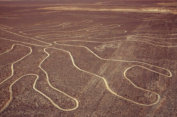Comment organiser une visite des sites archéologiques de la civilisation Nazca au Pérou?